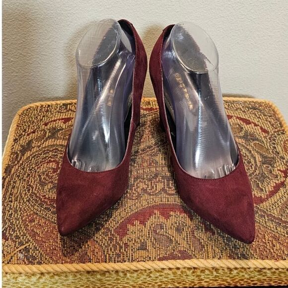 Marc Fisher Wine Suede Pointy Pumps Size 8.5 - Picture 2 of 8